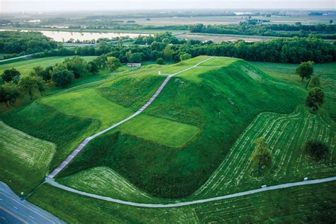 The Cahokia Mounds Construction: An Ancient Metropolis Rises From the Mississippi Mud